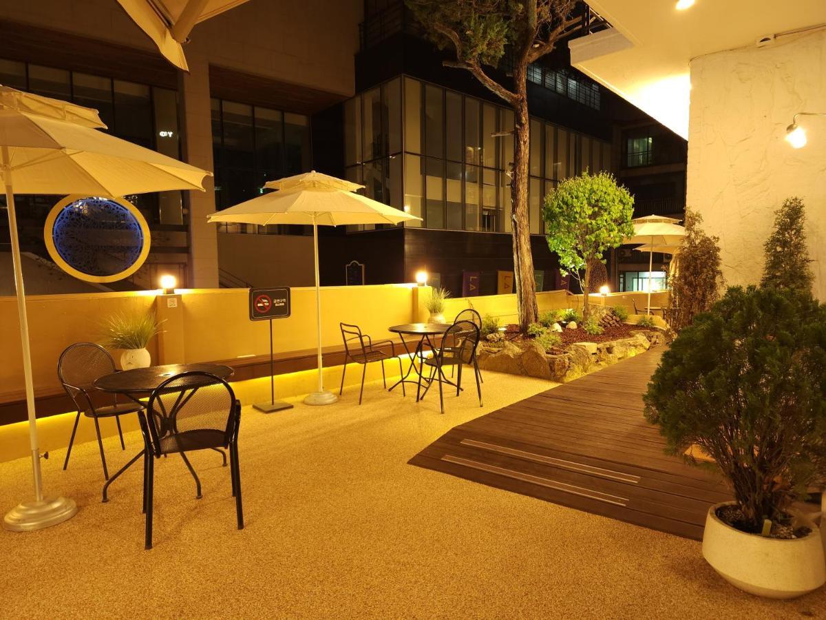Oyo Myeongdong 5 Lodge Szöul Kültér fotó